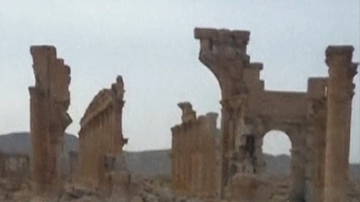 Βίντεο: Η καταστροφή της Αψίδας του Θριάμβου στην αρχαία Παλμύρα